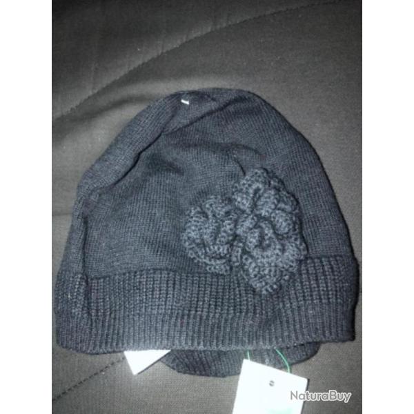 1 bonnet enfant 6 / 7 ans noir fleur  benetton