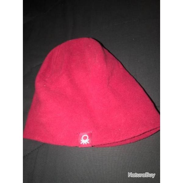 1 bonnet enfant 6 / 7 ans bordeaux  , chaud benetton