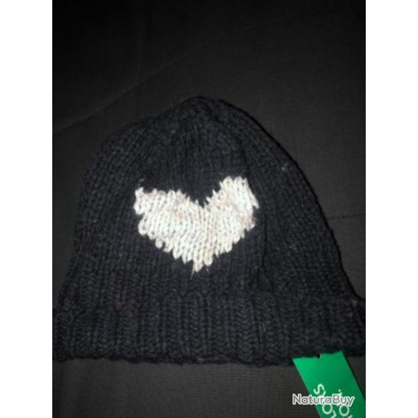 1 bonnet enfant 6 / 7 ans noir, coeur  , chaud benetton