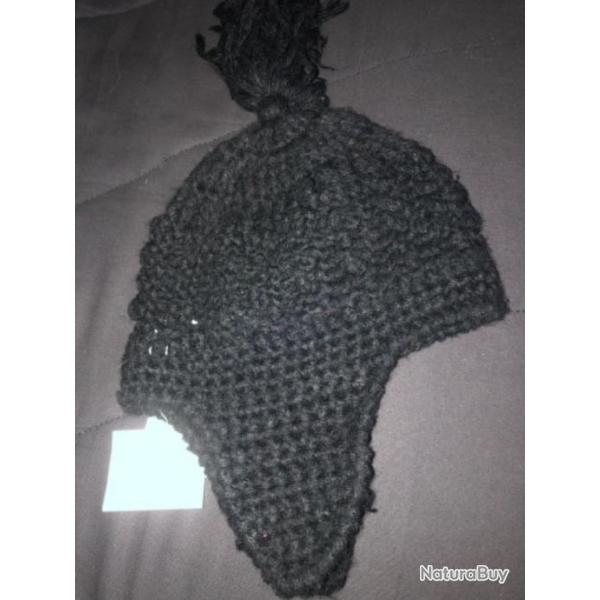 1 bonnet enfant 6 / 7 ans noir, oreilles et pompon  , chaud Sisley