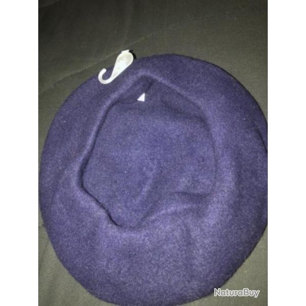 1 bonnet enfant 6 / 7 ans bleu marine type b�ret, chaud benetton