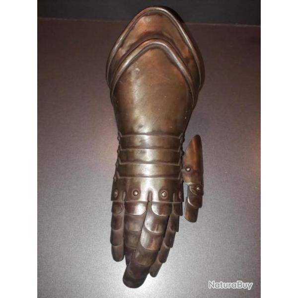 Pi�ce d'armure - GANTELET M�di�val articul�