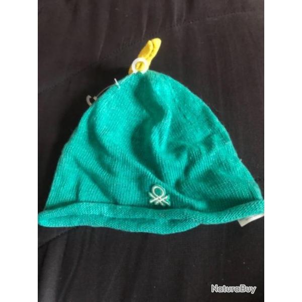 1 bonnet enfant 3 / 4 ans vert benetton