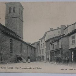 CPA Loire Chazelles-sur-Lyon Rue processionnelle et l'&Eacute;glise