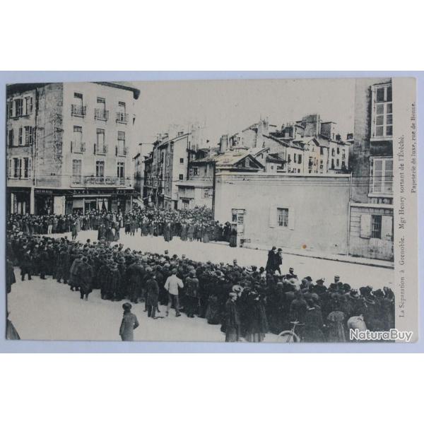 CPA Is�re S�paration � Grenoble Mgr Henry sortant de l'�v�ch�