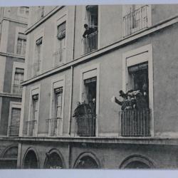 CPA Is&egrave;re S&eacute;paration &agrave; Grenoble Mgr Henry b&eacute;nit la foule