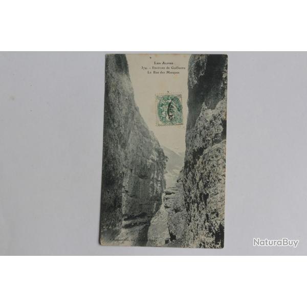 CPA Hautes-Alpes Les Alpes Environs de Guillestre La rue des Masques