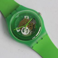 SWATCH Montre Swatch verte New Gent Green lacquered SUOG103