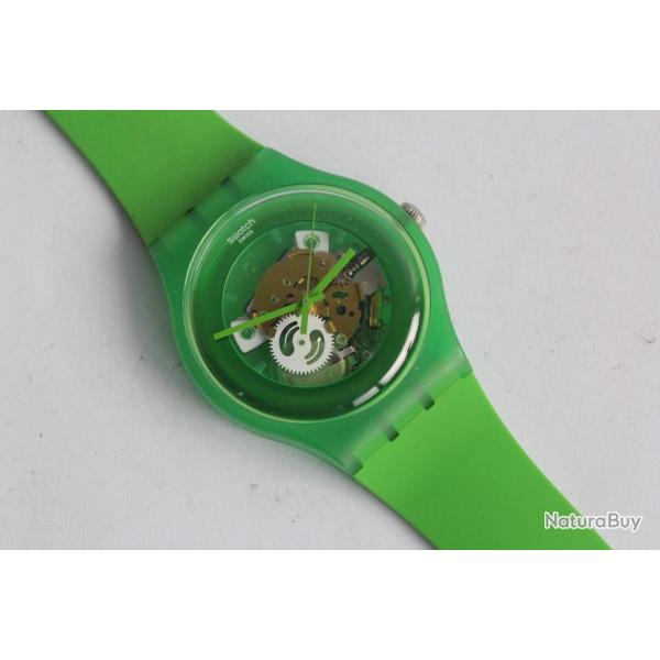 SWATCH Montre Swatch verte New Gent Green lacquered SUOG103