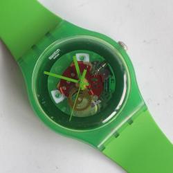 SWATCH Montre Swatch verte New Gent Green lacquered SUOG103