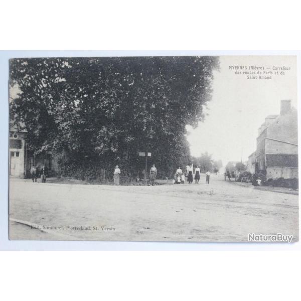 CPA Ni�vre Myennes Carrefour des routes de Paris et de Saint-Amand