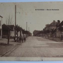 CPA Ni&egrave;vre Myennes Route Nationale