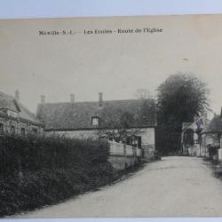 CPA Seine-Maritime N&eacute;ville Les &eacute;coles Route de l'&eacute;glise