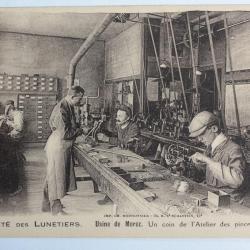 CPA Société des Lunetiers Usine de Morez Atelier des pince-nez