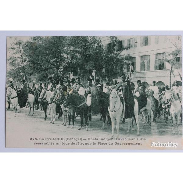 CPA S�n�gal Saint-Louis Chefs indig�nes Place du Gouvernement