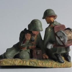 Jouet ELASTOLIN Soldats avec un téléphone de campagne