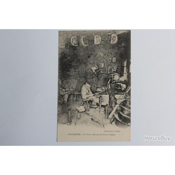CPA Vaucluse Villedieu Le vieux fabricant de Coqs d'Eglise
