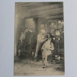 CPA La vie aux champs Le barbier du village Coiffeur