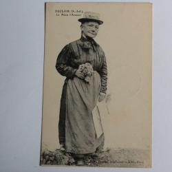 CPA Seine-Maritime Duclair La Mère l'Amour Marchande de journaux