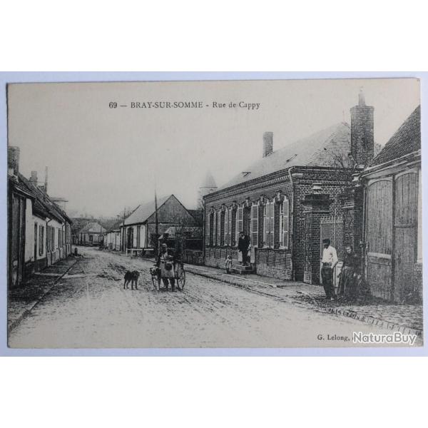 CPA Somme Bray-sur-Somme Rue de Cappy Voiture � chien