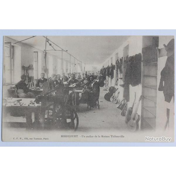 CPA Vosges Mirecourt Un atelier de la Maison Thibouville Luthier