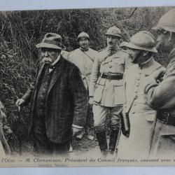 CPA Oise Clemenceau Président du conseil causant avec un soldat