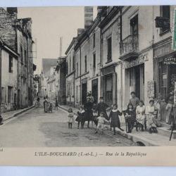 CPA Indre-et-Loire L'ile Bouchard Magasin de Cartes Postales