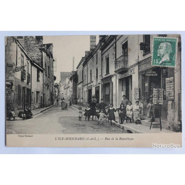 CPA Indre-et-Loire L'ile Bouchard Magasin de Cartes Postales