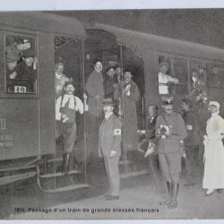 CPA Suisse Passage d'un train de grands blessés français Croix-rouge