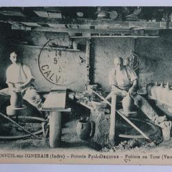 CPA Indre Verneuil-sur-Igneraie Poterie Paul Demeure Vases flammés