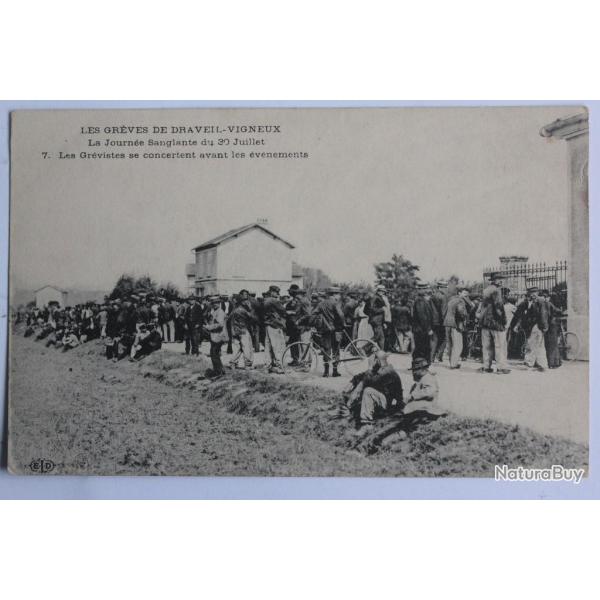 CPA Gr�ves de Draveil-Vigneux Journ�e sanglante Gr�vistes