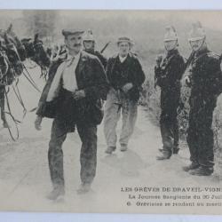 CPA Grèves de Draveil-Vigneux Journée sanglante Grévistes meeting