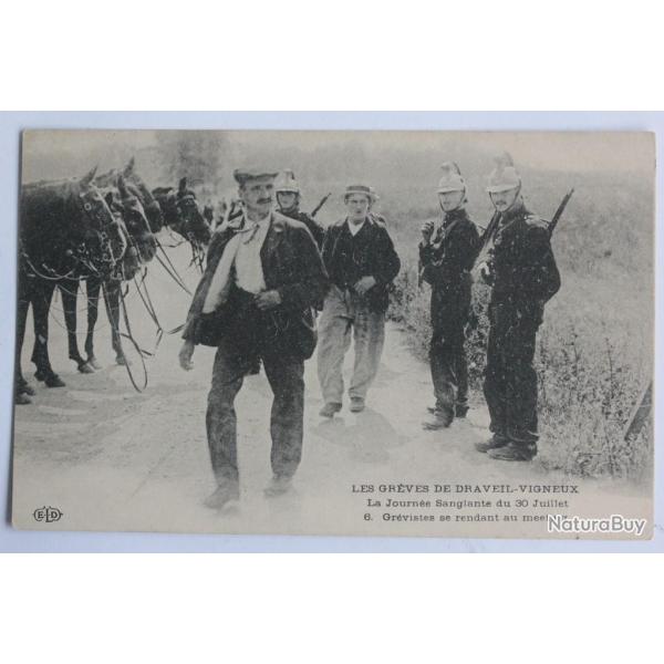 CPA Gr�ves de Draveil-Vigneux Journ�e sanglante Gr�vistes meeting
