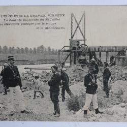 CPA Grèves de Draveil-Vigneux Journée sanglante machine élévatoire