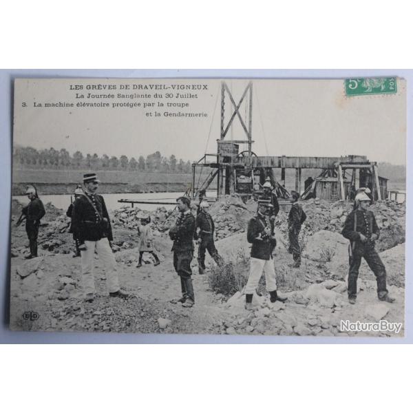 CPA Gr�ves de Draveil-Vigneux Journ�e sanglante machine �l�vatoire