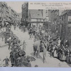 CPA Orne Flers Cavalcade du Cirque Pinder &Eacute;l&eacute;phants