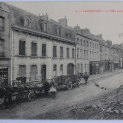 CPA Nord Landrecies La ville basse Attelage &Eacute;picerie La Civette Tabac