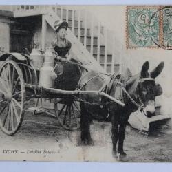 CPA Allier Vichy Laiti&egrave;re Bourbonnaise Attelage d'&acirc;ne