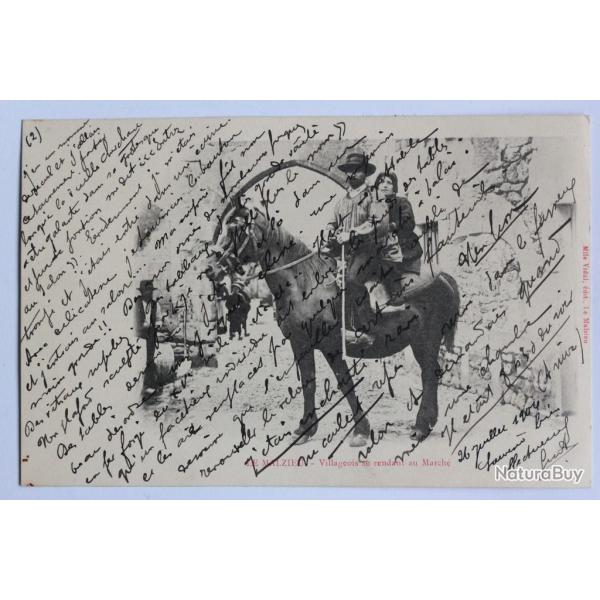 CPA Loz�re Le Malzieu Villageois se rendant au March� Cheval.