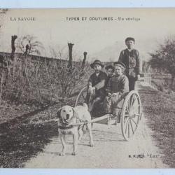 CPA Savoie Types et coutumes Un attelage de chien