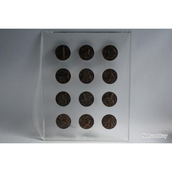 Douze M�dailles Fables Jean de la Fontaine