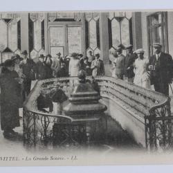 CPA Vosges Vittel La grande source