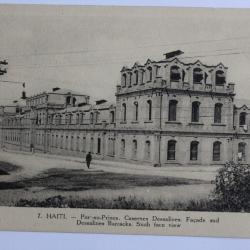 CPA Haïti Port au Prince Casernes Dessalines façade Sud