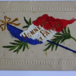 CPA brodée Honneur et Patrie Drapeau français