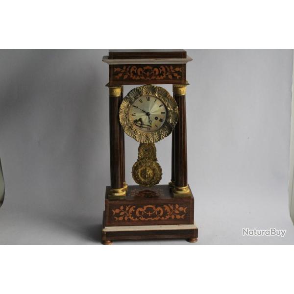 Pendule portique marqueterie XIXe si�cle