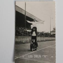 CPA Vitry-sur-Seine Acrobates Motocyclistes Les deux X Moto BMW