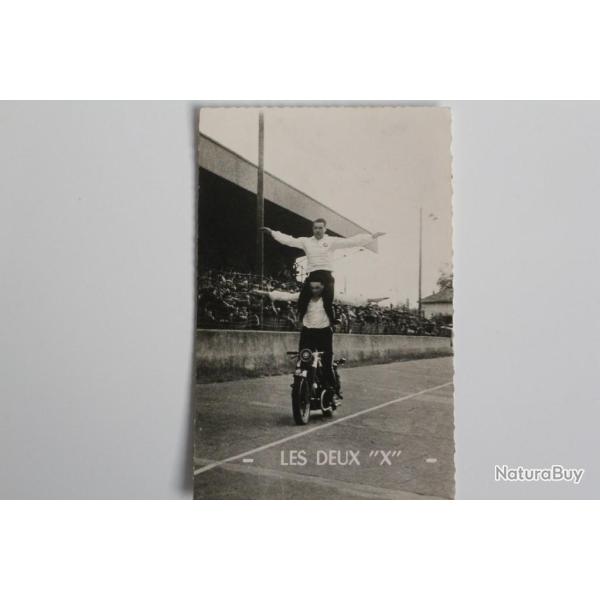 CPA Vitry-sur-Seine Acrobates Motocyclistes Les deux X Moto BMW