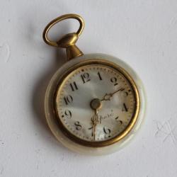 Pendentif montre nacre Bijoux