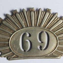 Plaque de shako Suisse de fantassin demi soleil rayonnant 69