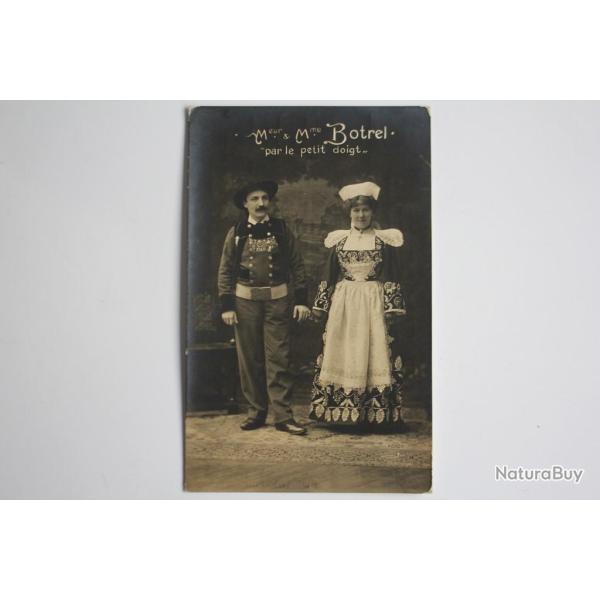 CP Photo Folklore M & Mme Botrel par le petit doigt C�tes d'Armor